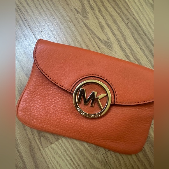 Michael Kors orange wristlet - Picture 1 of 4